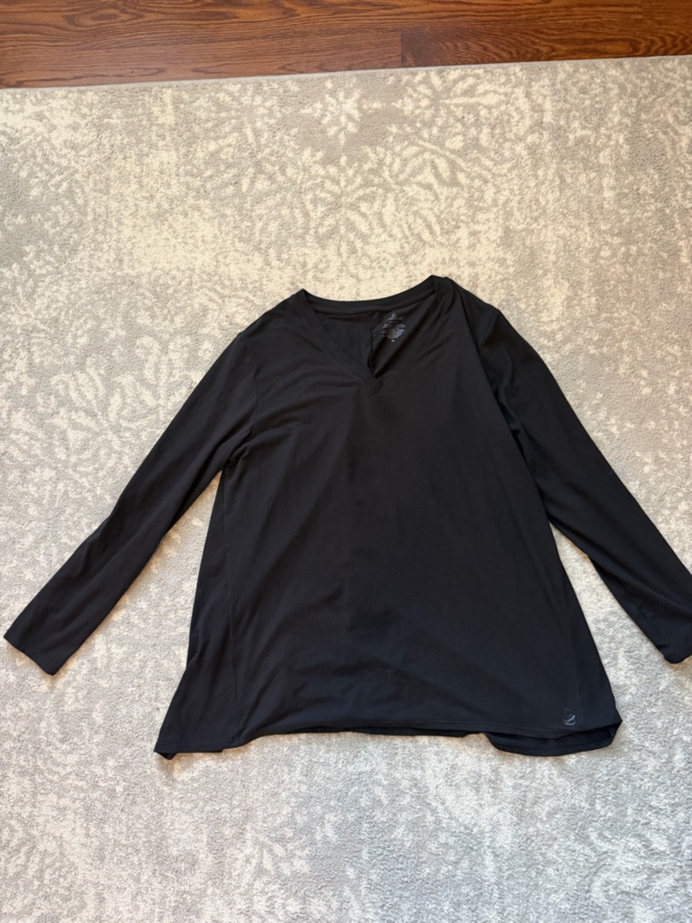 Cuddl Duds Black Long Sleeve V-Neck Tee- size XL